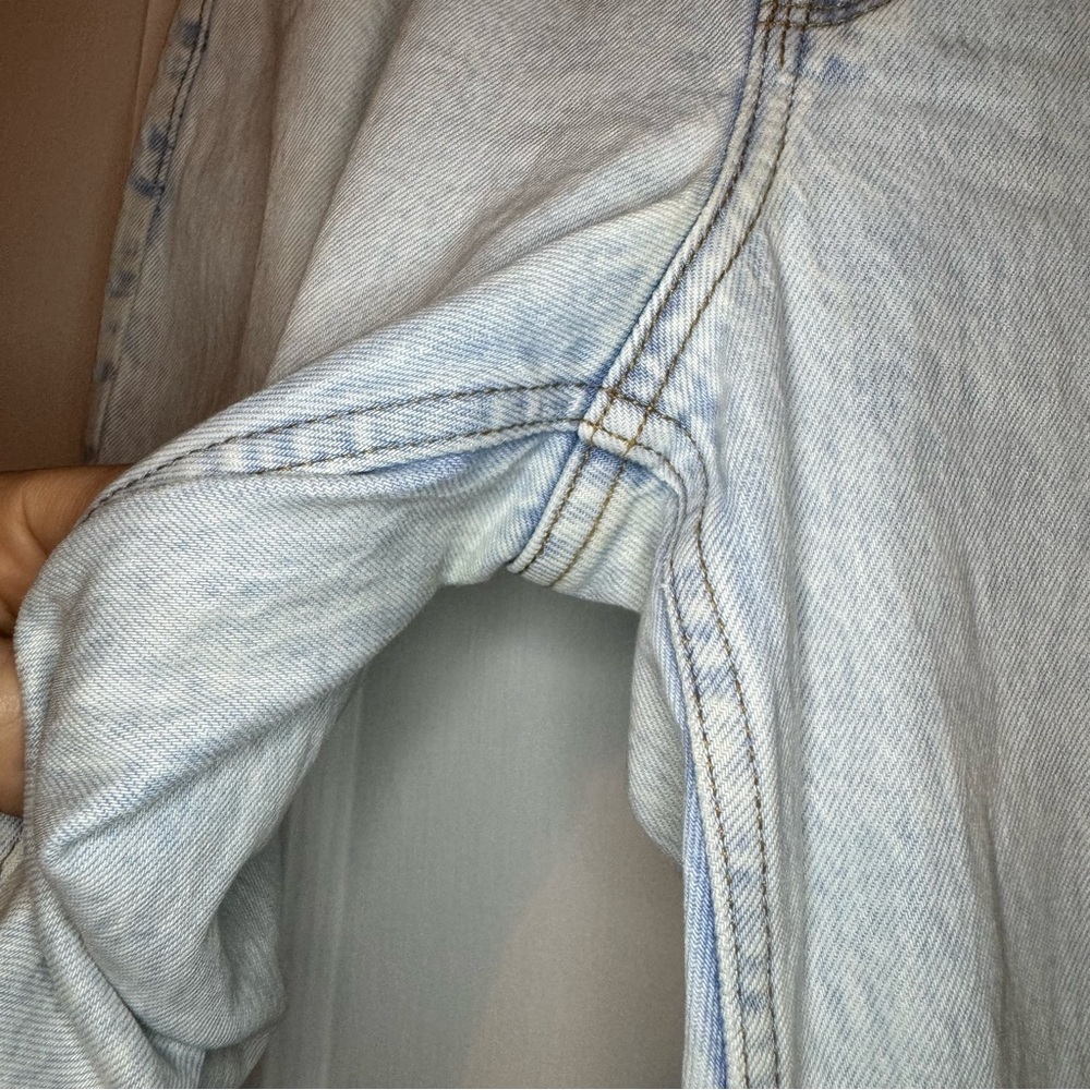Abercrombie & Fitch The Mom High Rise Light Wash Denim Jean Size 6 - Picture 13 of 16